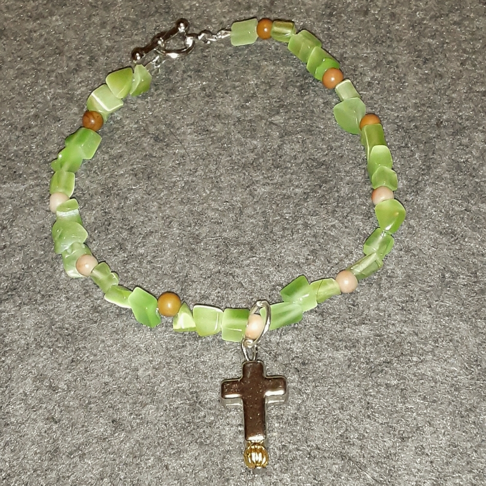Green Pearl's cross bracelet unisex
